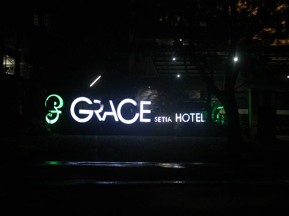 Hari 2 -  Transit di Hotel Grace Surabaya    